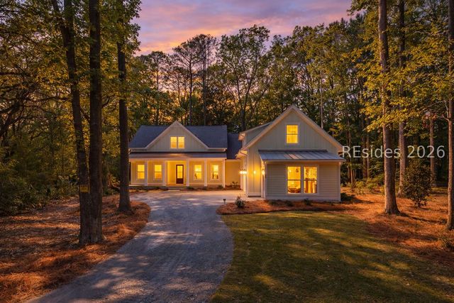 26 Longwood Dr, Okatie, SC 29909