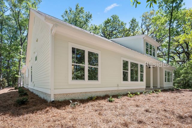 26 Longwood Dr, Okatie, SC 29909