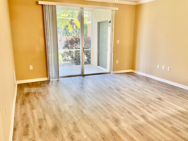 6492 Emerald Dunes Drive 106, West Palm Beach, FL 33411