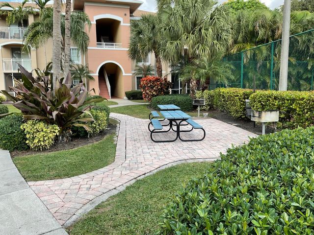 6492 Emerald Dunes Drive 106, West Palm Beach, FL 33411