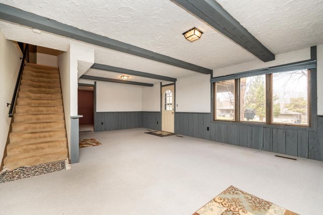 502 Highland Drive, Chanhassen, MN 55317