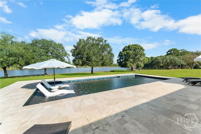 498 Walter L Dasher Road, Glennville, GA 30427