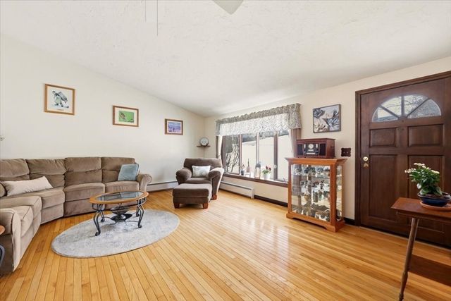 68 Palmer Rd, Plymouth, MA 02360