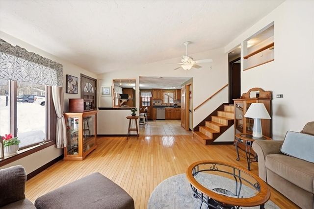 68 Palmer Rd, Plymouth, MA 02360