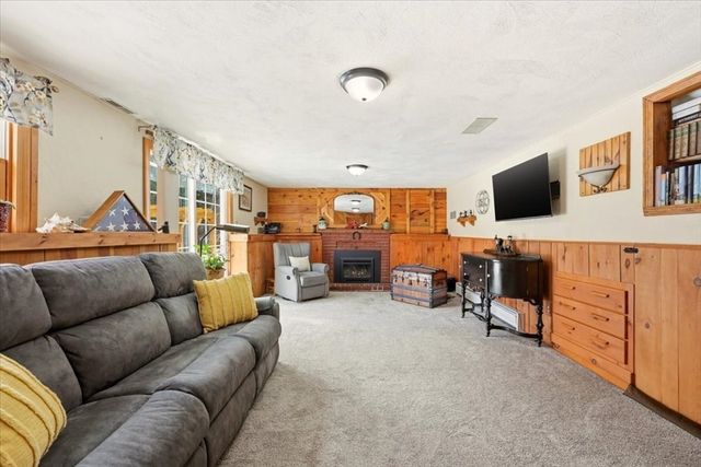 68 Palmer Rd, Plymouth, MA 02360