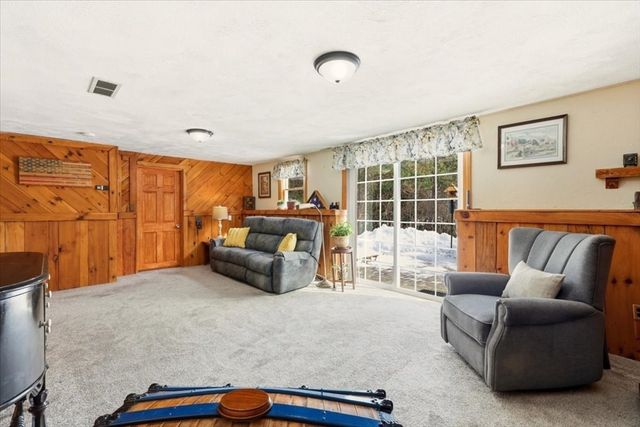 68 Palmer Rd, Plymouth, MA 02360