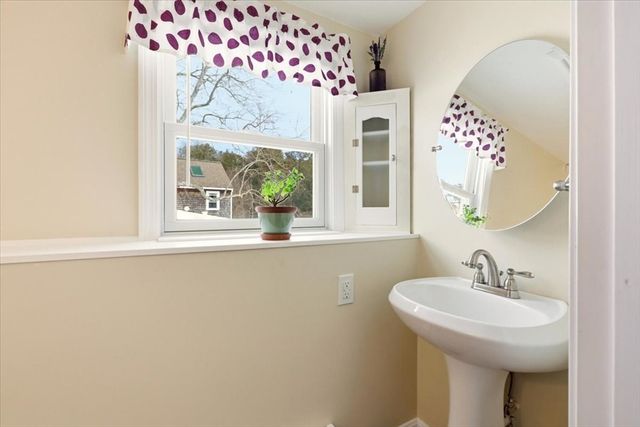 68 Palmer Rd, Plymouth, MA 02360