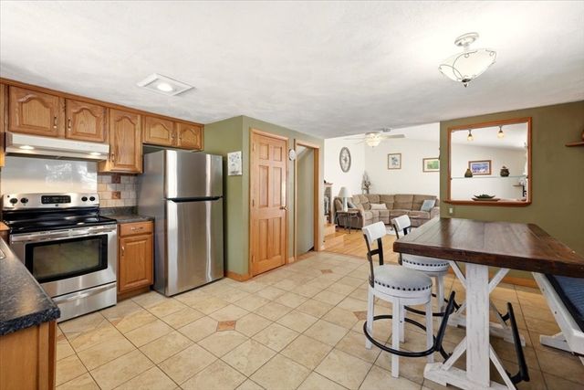 68 Palmer Rd, Plymouth, MA 02360