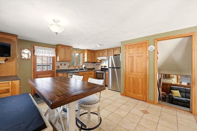 68 Palmer Rd, Plymouth, MA 02360