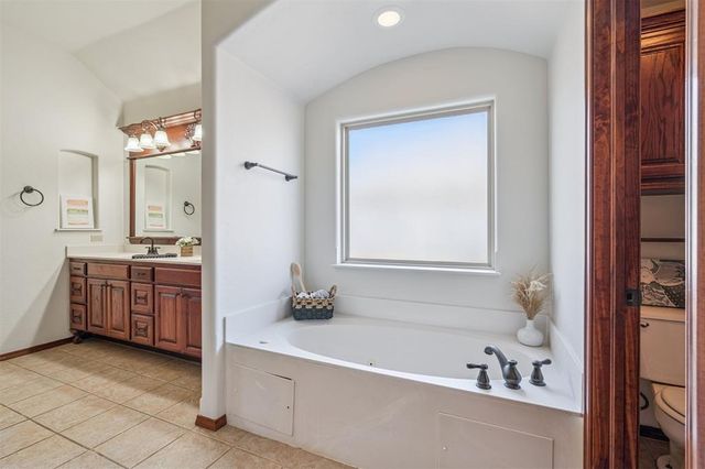 2113 Mulberry Creek Avenue, Yukon, OK 73099