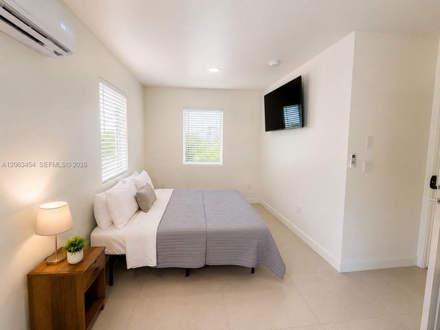 245 NE 33rd St 207, Miami, FL 33137