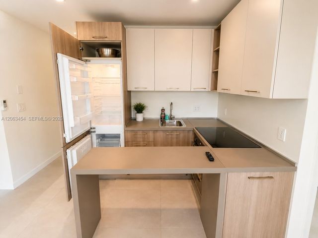 245 NE 33rd St 207, Miami, FL 33137