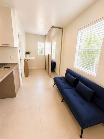 245 NE 33rd St 207, Miami, FL 33137