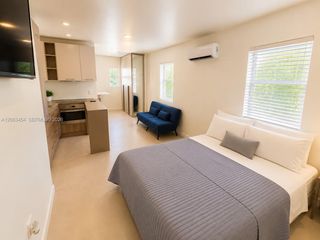 245 NE 33rd St 207, Miami, FL 33137