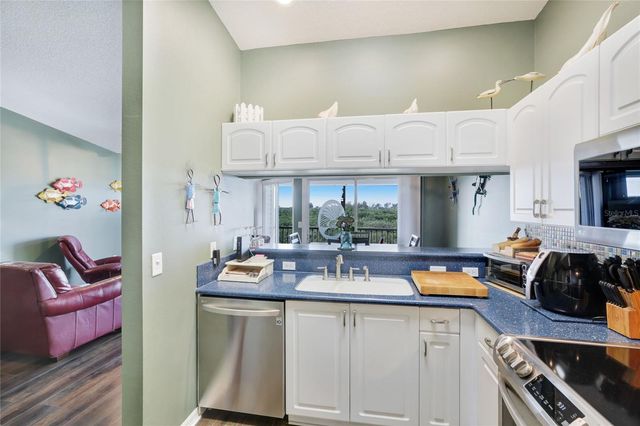 3607 E BAY DRIVE 211, Holmes Beach, FL 34217