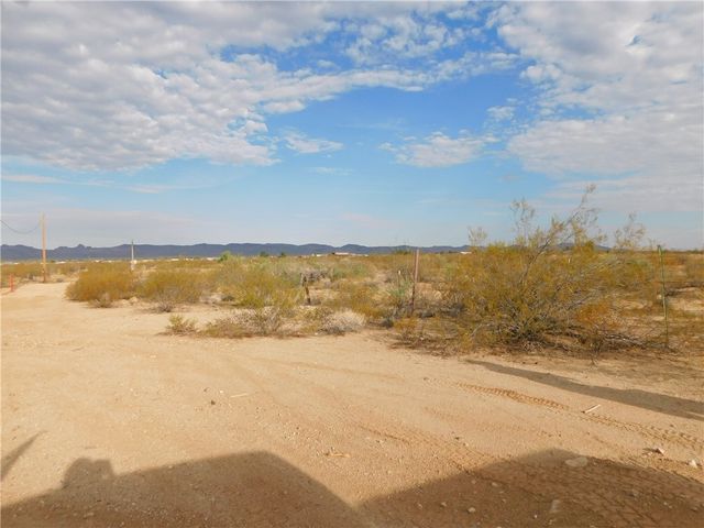 3619 N Araby Road, Golden Valley, AZ 86413