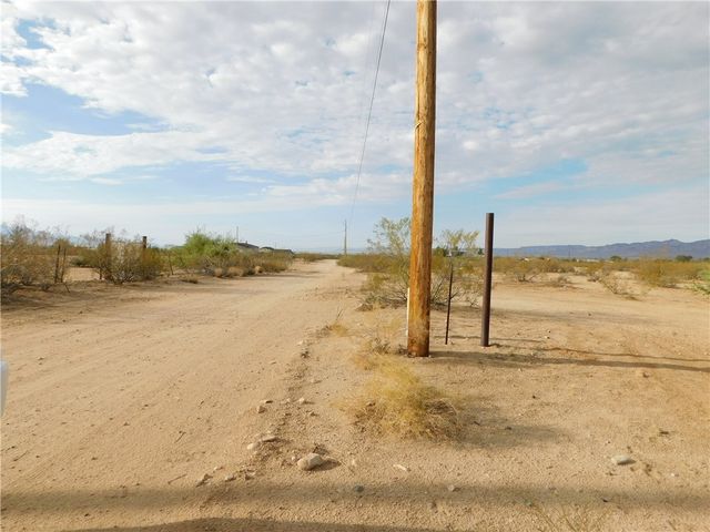 3619 N Araby Road, Golden Valley, AZ 86413