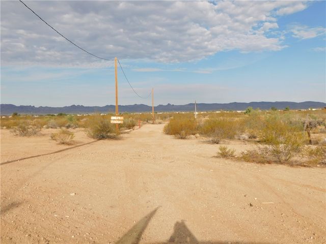 3619 N Araby Road, Golden Valley, AZ 86413