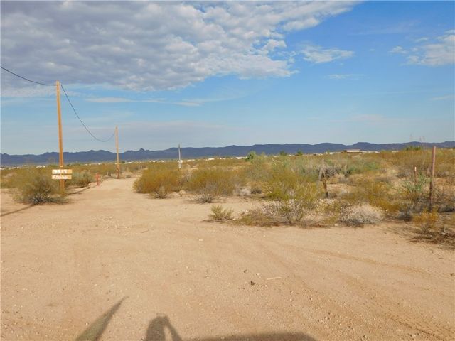 3619 N Araby Road, Golden Valley, AZ 86413