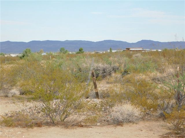 3619 N Araby Road, Golden Valley, AZ 86413