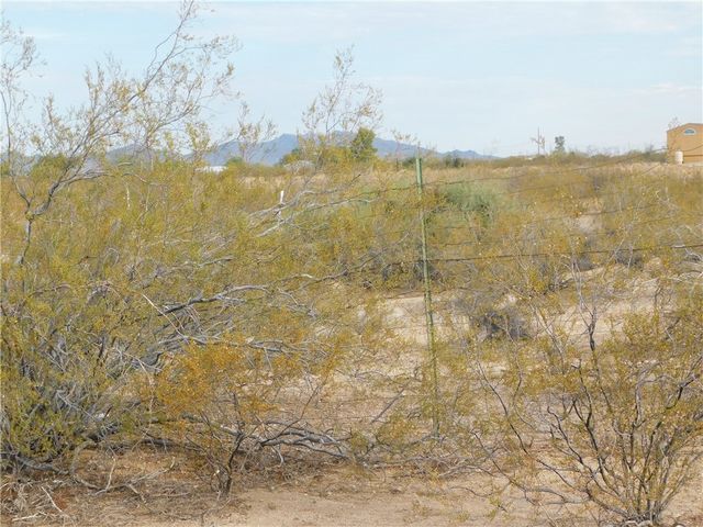 3619 N Araby Road, Golden Valley, AZ 86413