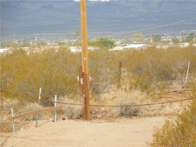 3619 N Araby Road, Golden Valley, AZ 86413