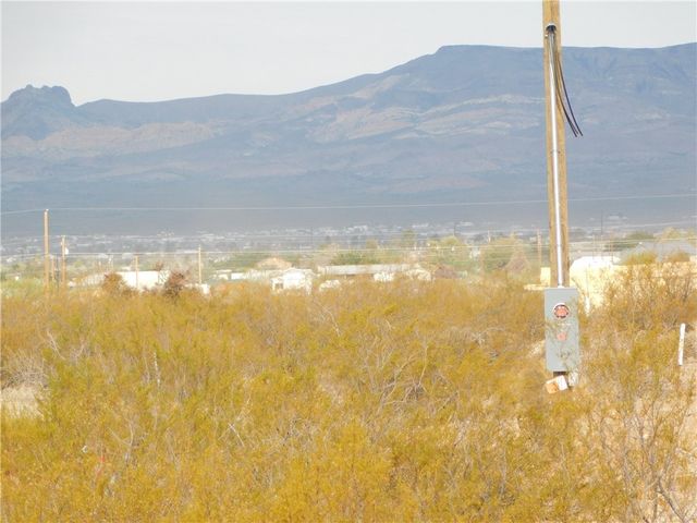 3619 N Araby Road, Golden Valley, AZ 86413