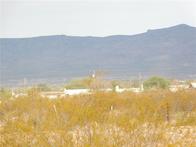 3619 N Araby Road, Golden Valley, AZ 86413