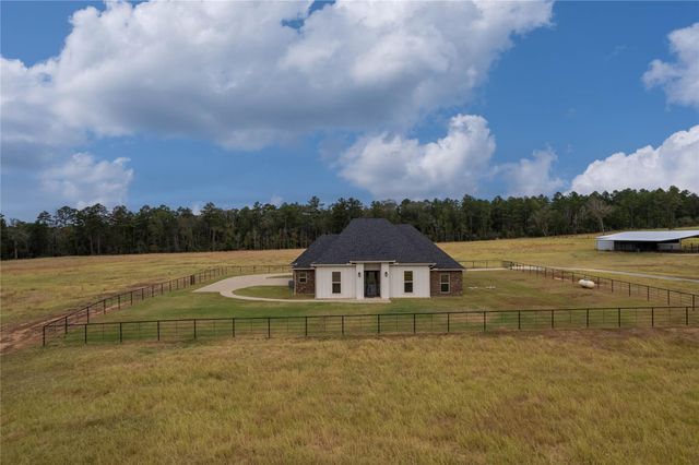 1322 An County Road 171, Elkhart, TX 75839