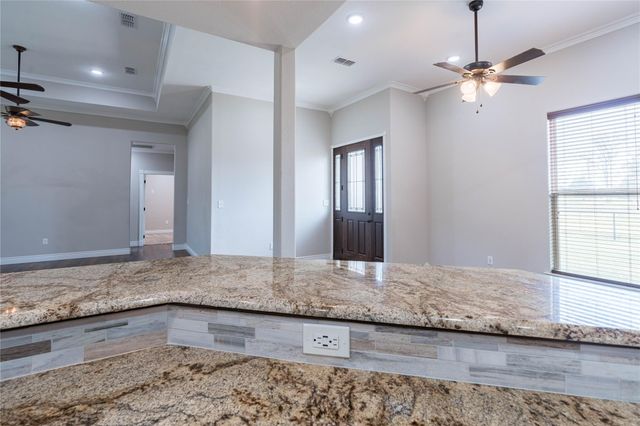 1322 An County Road 171, Elkhart, TX 75839
