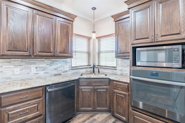 1322 An County Road 171, Elkhart, TX 75839