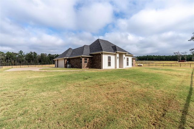 1322 An County Road 171, Elkhart, TX 75839