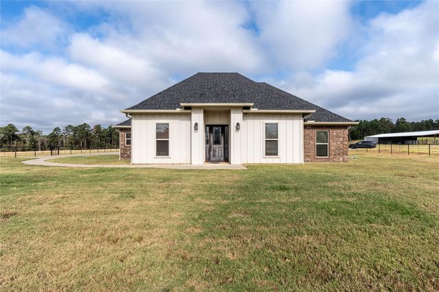 1322 An County Road 171, Elkhart, TX 75839