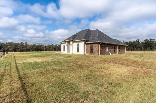 1322 An County Road 171, Elkhart, TX 75839