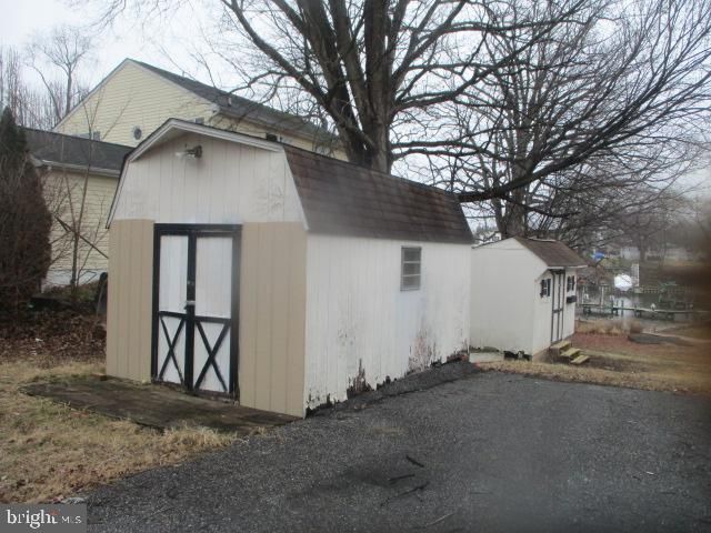 229 SAINT MARYS RD, Baltimore, MD 21221