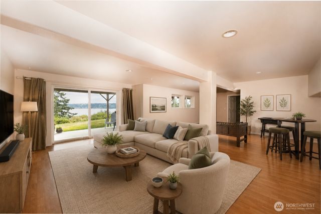 7023 Columbia Avenue, Clinton, WA 98236