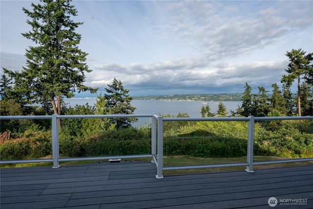 7023 Columbia Avenue, Clinton, WA 98236