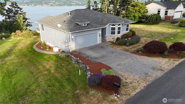 7023 Columbia Avenue, Clinton, WA 98236