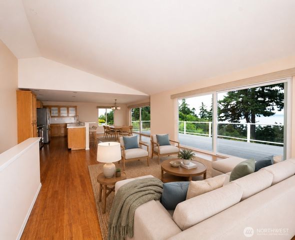 7023 Columbia Avenue, Clinton, WA 98236