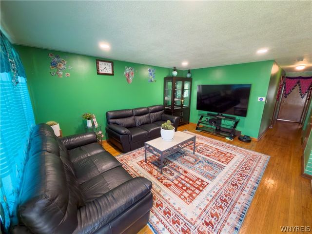 26 Caroline Lane, Cheektowaga, NY 14043