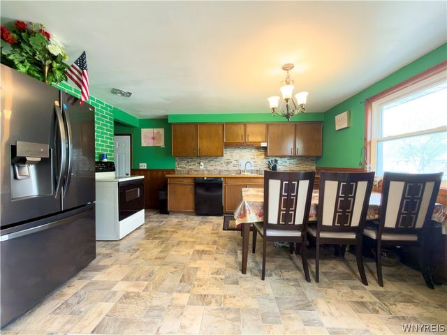 26 Caroline Lane, Cheektowaga, NY 14043