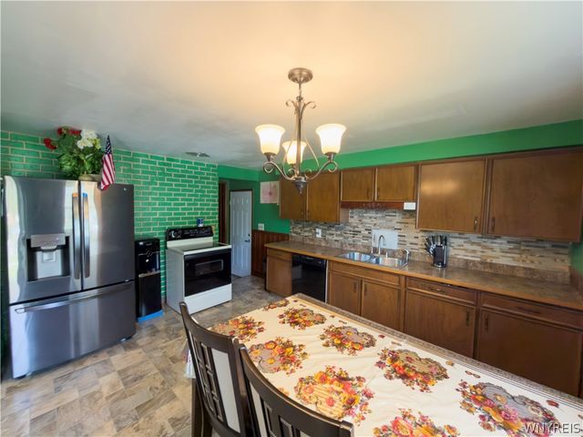 26 Caroline Lane, Cheektowaga, NY 14043