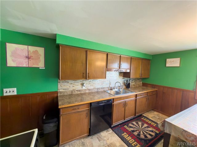26 Caroline Lane, Cheektowaga, NY 14043