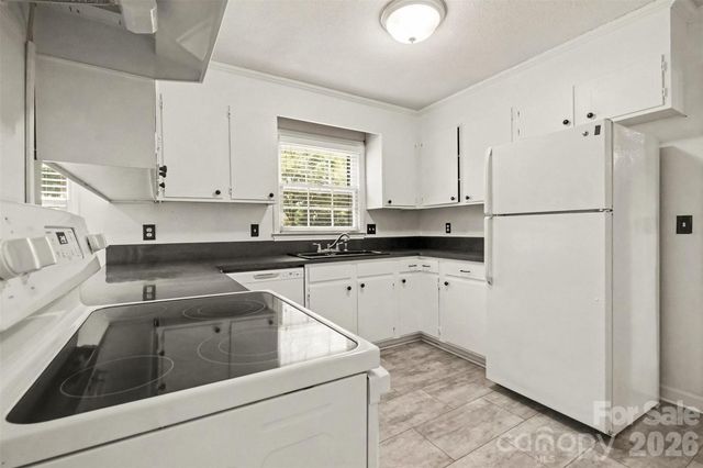4221 Bridgewood Lane, Charlotte, NC 28226