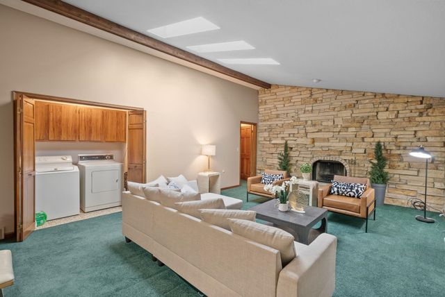 1818 Westminster Circle, Davenport, IA 52807