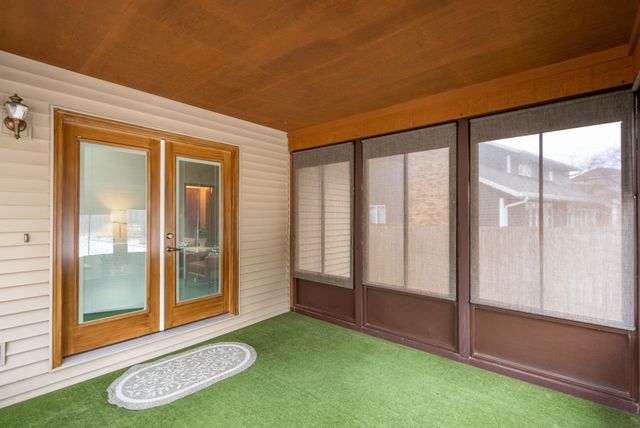 1818 Westminster Circle, Davenport, IA 52807