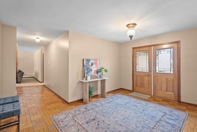 1818 Westminster Circle, Davenport, IA 52807