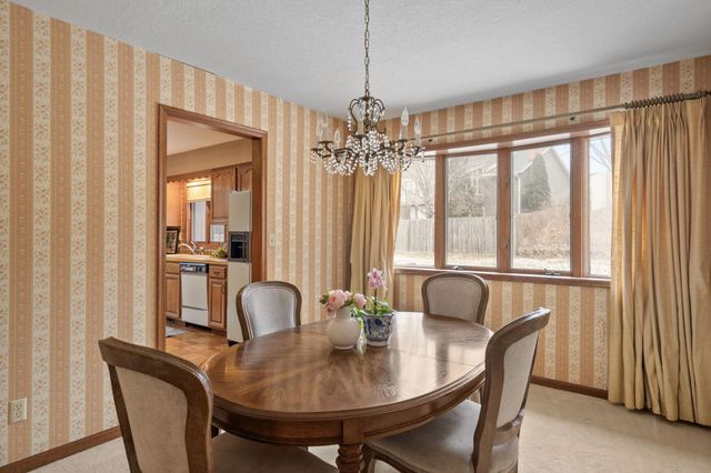 1818 Westminster Circle, Davenport, IA 52807