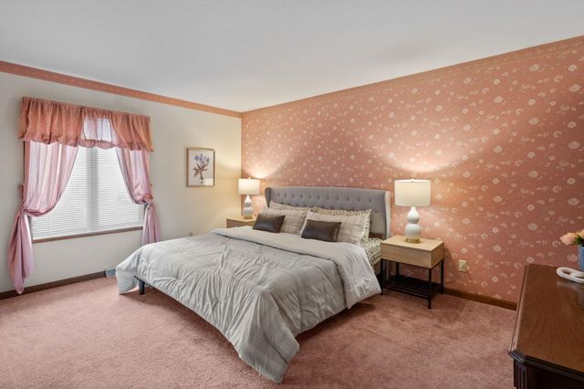 1818 Westminster Circle, Davenport, IA 52807