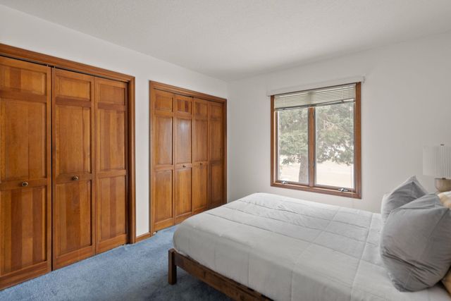 1818 Westminster Circle, Davenport, IA 52807